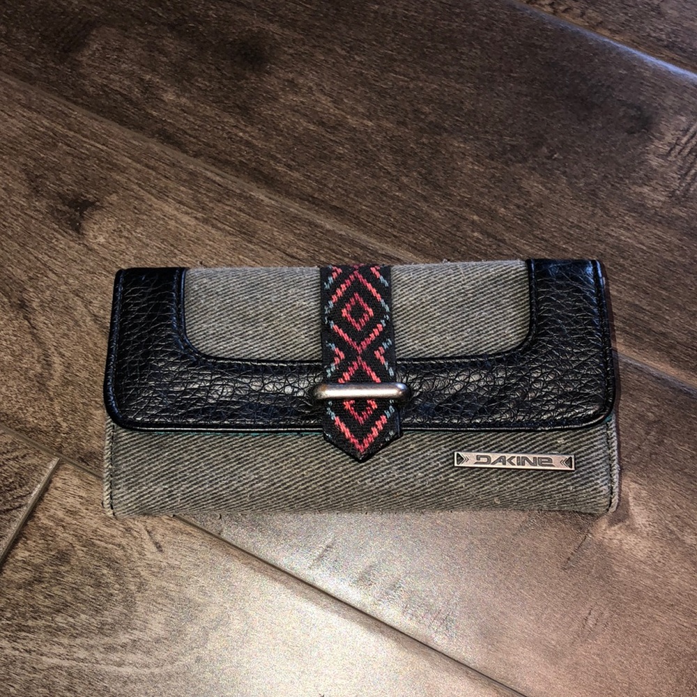 Dakine wallet
